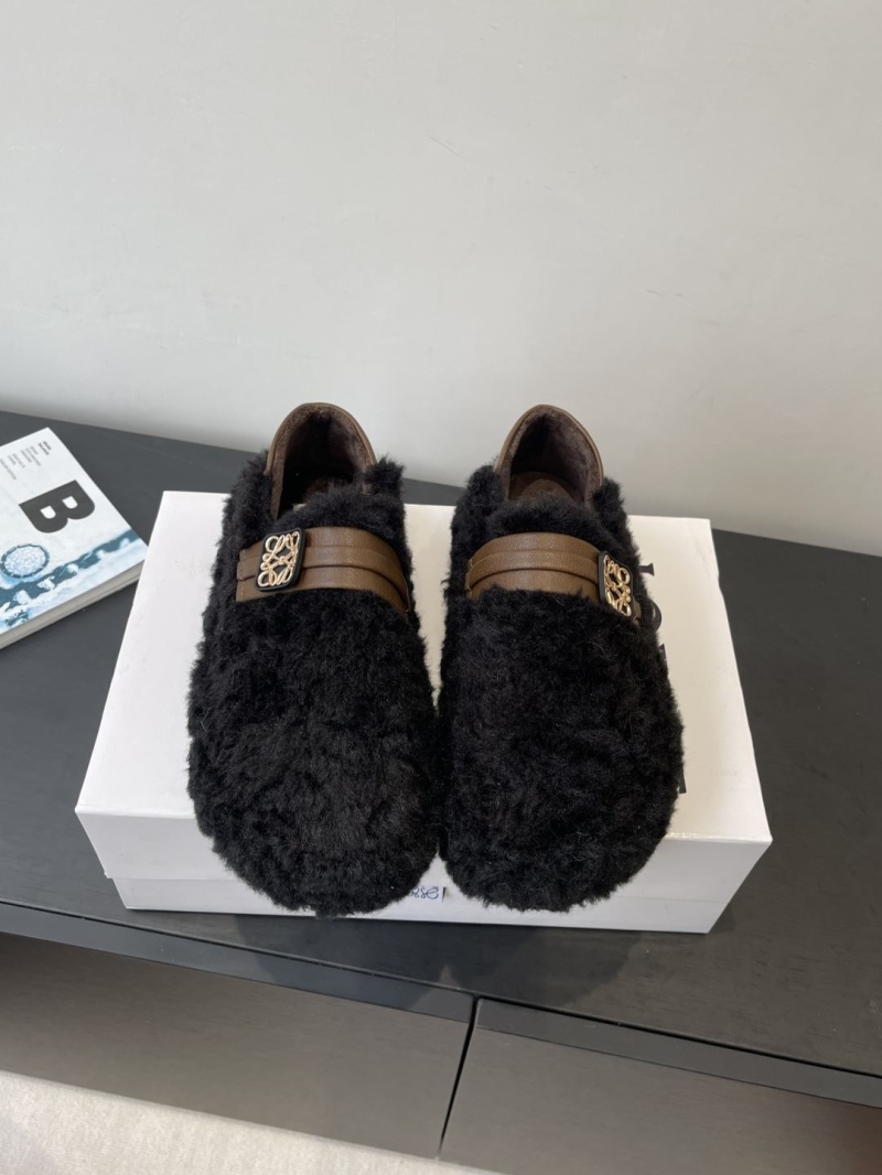 L0ew* slippers